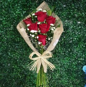 Ramalhete com 6 Rosas vermelhas na JUTA